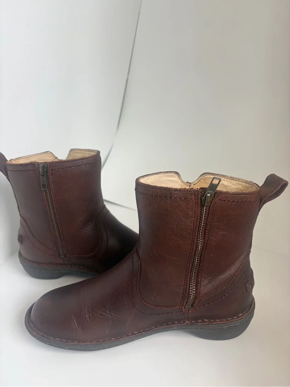 UGG Women’s Brown Leather Boots Size 7